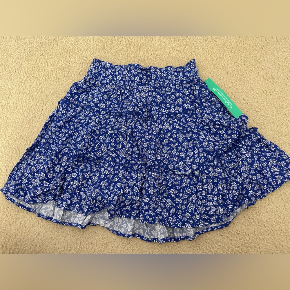 love on a hanger floral blue & white mini skirt w ruffles